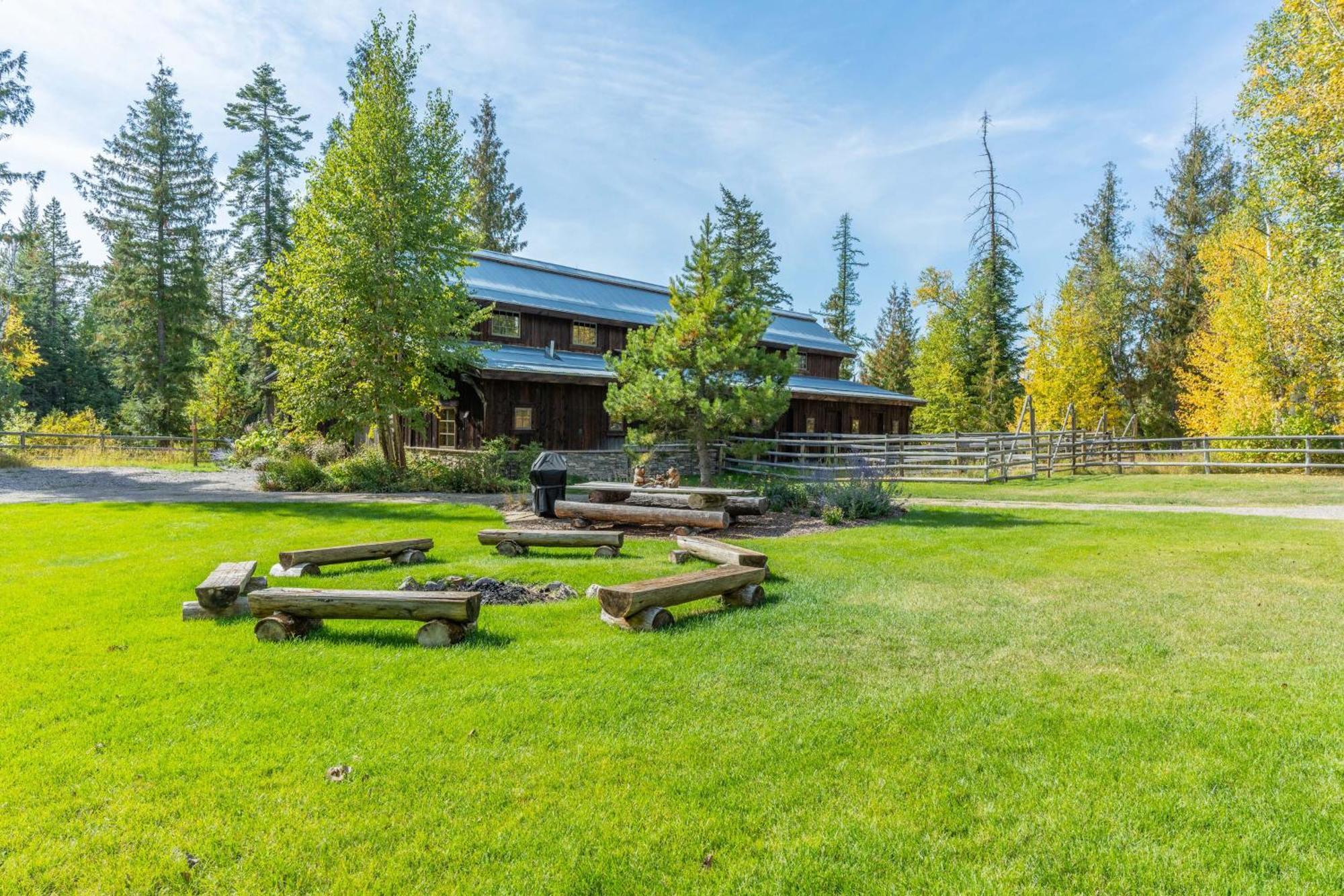 The Stalls At Whitefish Exterior foto