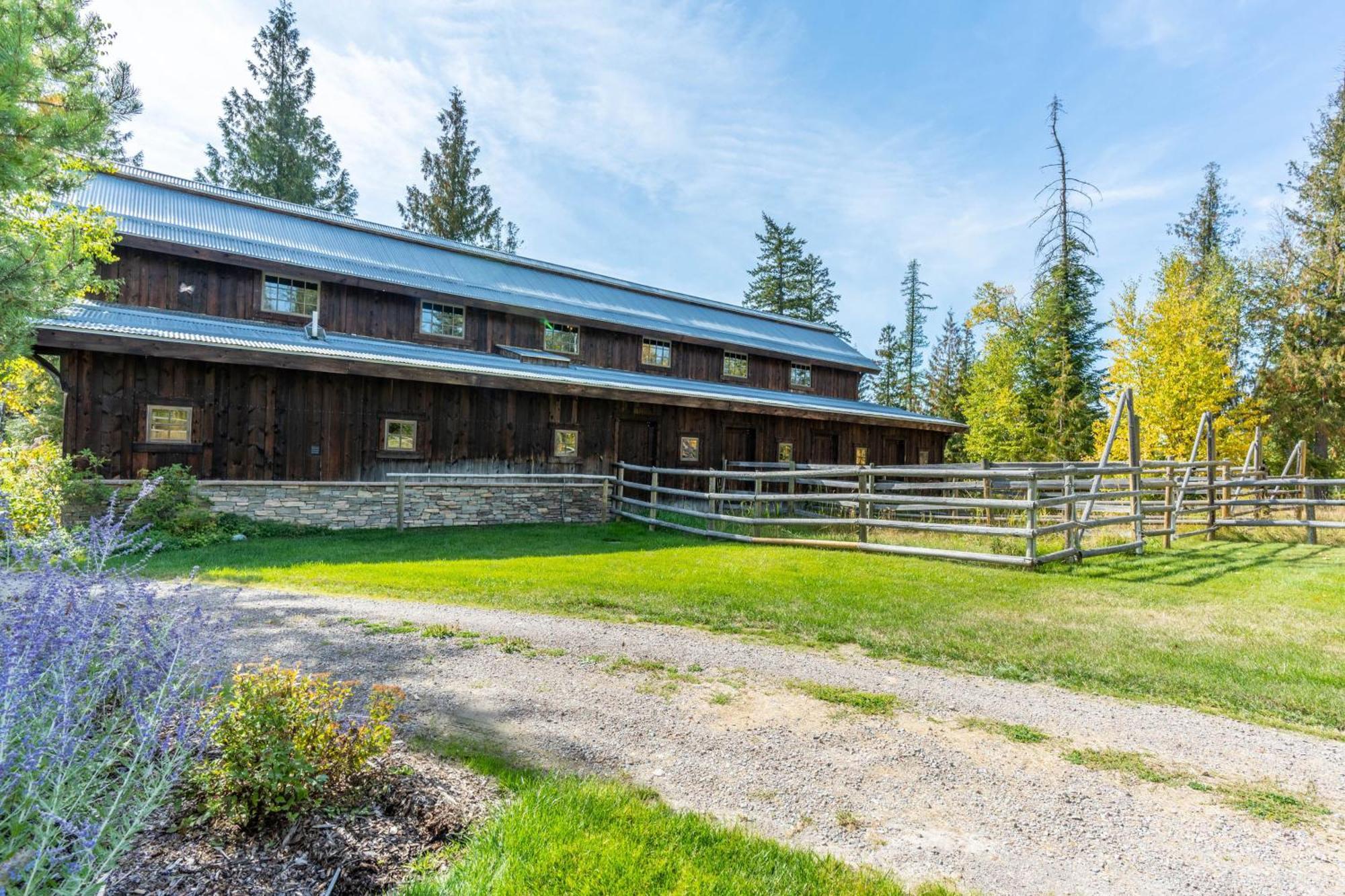 The Stalls At Whitefish Exterior foto